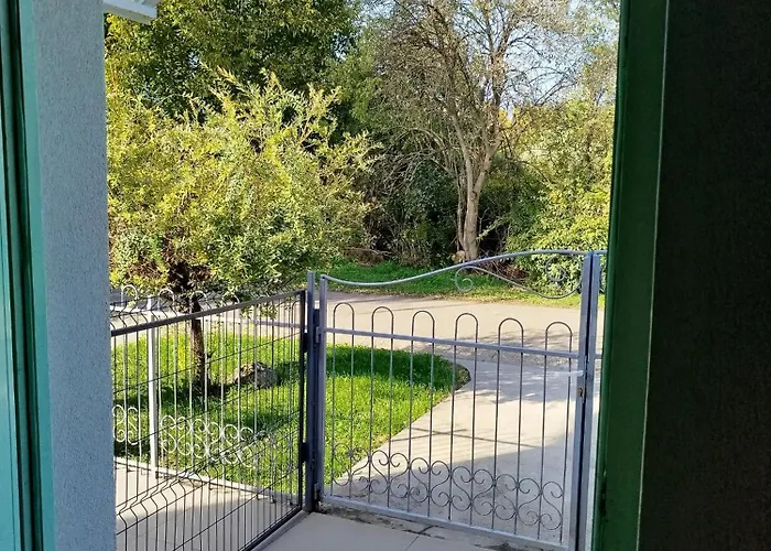 Santorini * Sremska Mitrovica